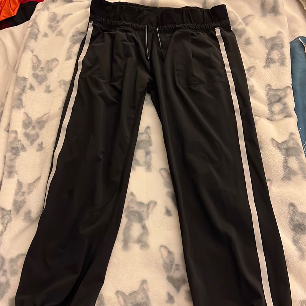 Ivivva pants in black. Size 14.